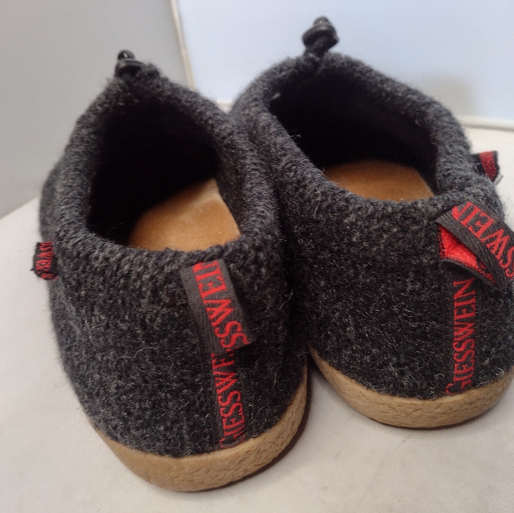 Slippers - Picture 4 of 6